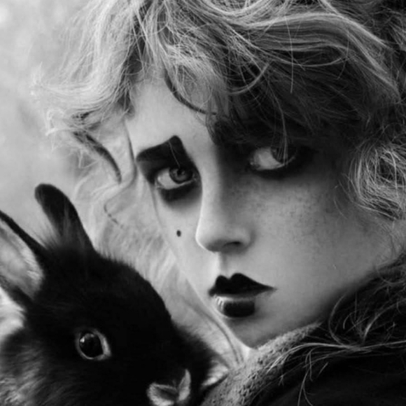 Meet your Posher, Kim - Picture 1 of 8